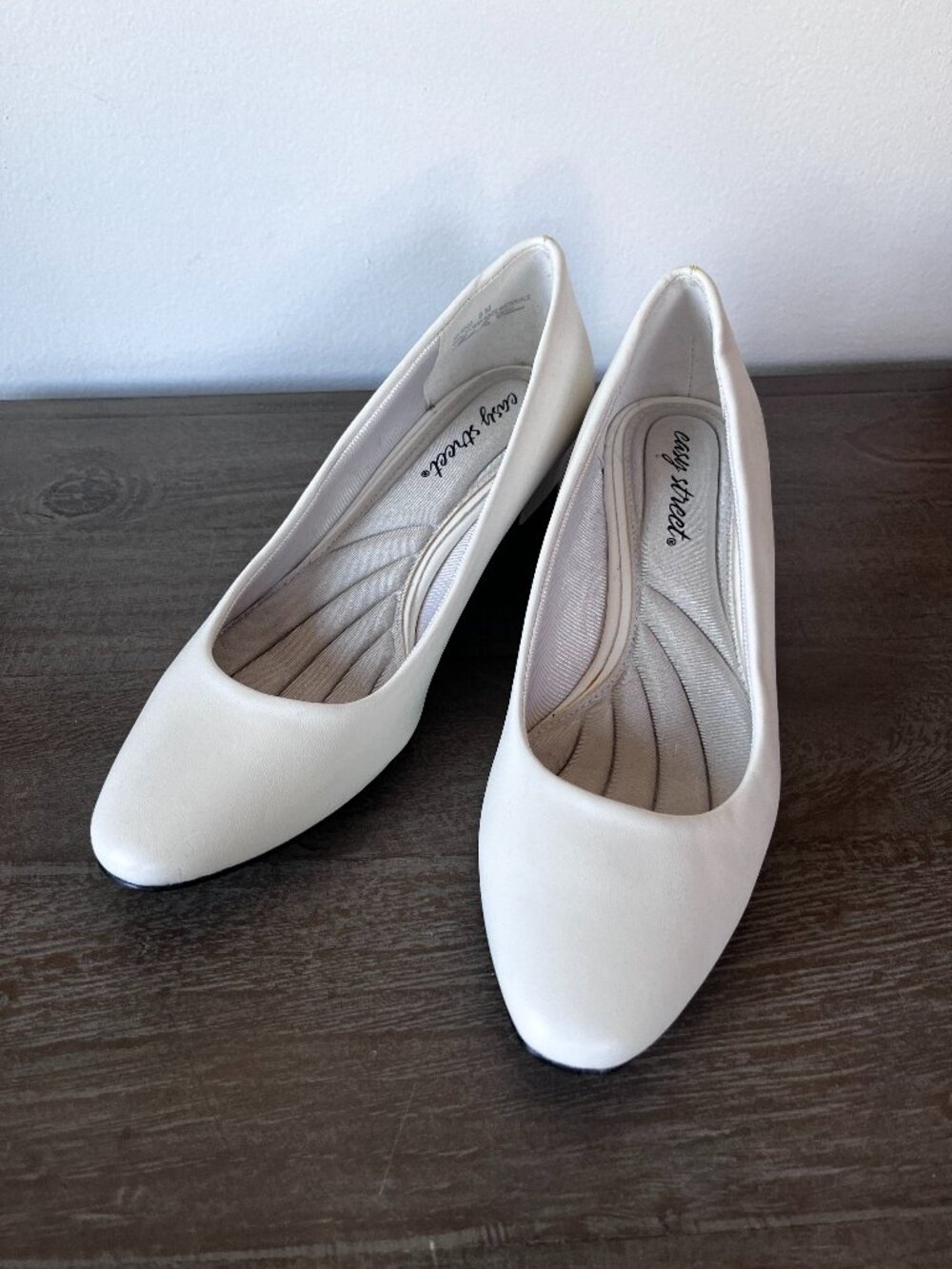 Easy Street Women's White Kitten Heels